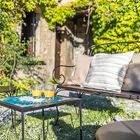 In Sleeps 4 Includes Air Con