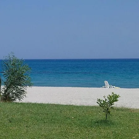In Sleeps 4 Includes Air Con Santa Caterina Dello Ionio Marina